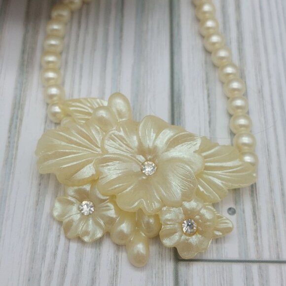 Vintage Faux Pearl Molded Floral Celluloid & Rhinestone Pendant Necklace Hook - Picture 3 of 10